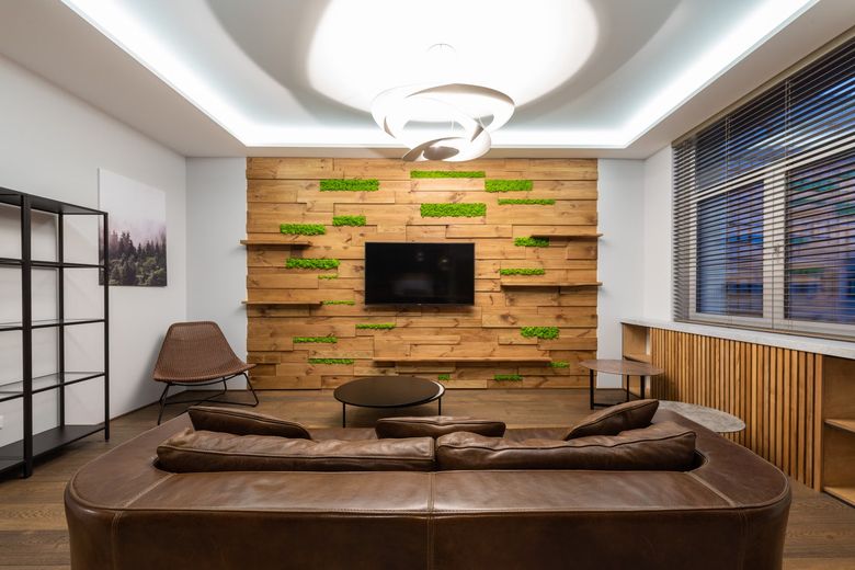 Сколько стоит акцентная стена из дизайнерских обоев и декоративной штукатурки в 2025-2026