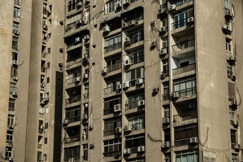 Когда установка кондиционера на фасаде в центре Москвы требует согласования?
