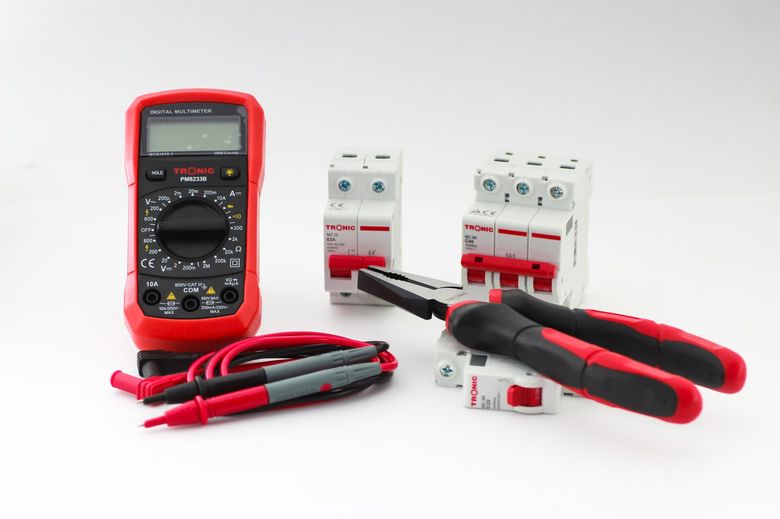 Какие нормативы регулируют перепланировку и перенос сетей в Москве?