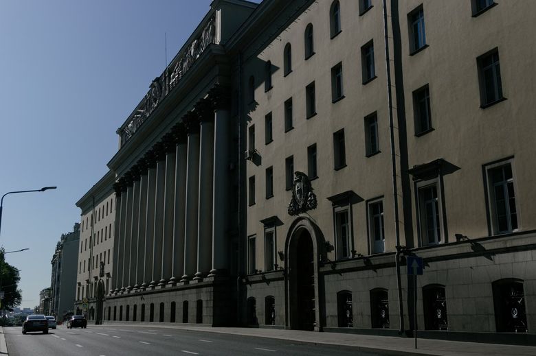 Какие инстанции, кроме Мосжилинспекции, нужно пройти для перепланировки в доме-памятнике?
