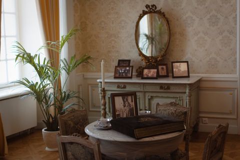Какая влажность считается опасной для антиквариата и деревянных элементов интерьера?