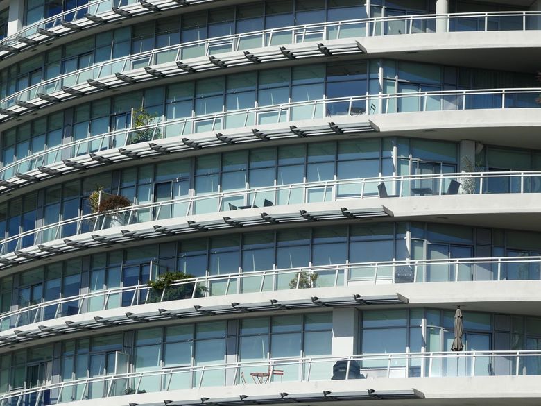 Сколько стоит ветрозащита террасы в Москве в 2025-2026 годах?