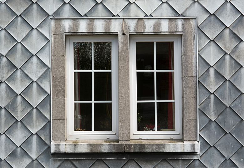 Какие параметры окон проверяет УК при согласовании?